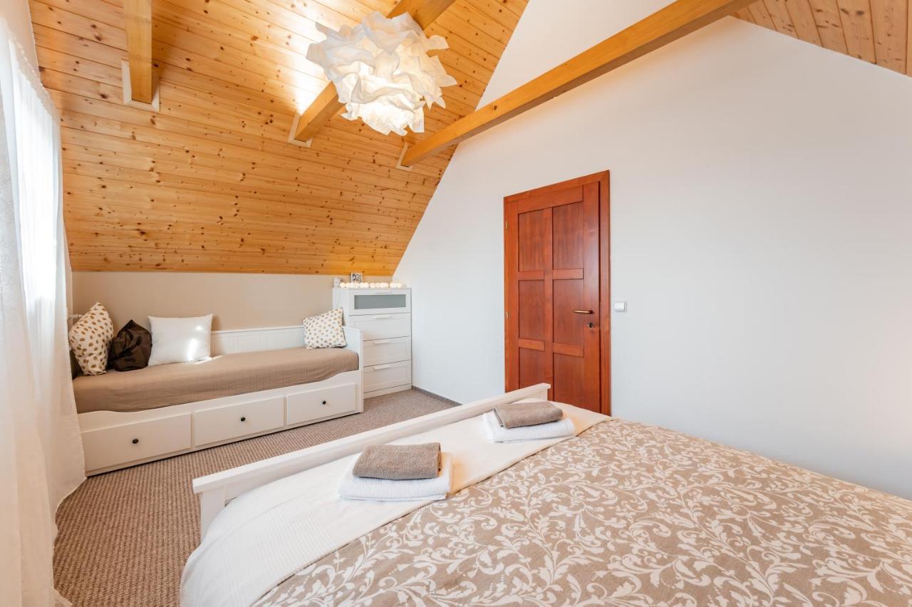 Chata nad lázeňským údolím Luhačovice Exterior foto